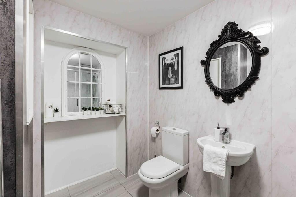 Vip City Centre Apartment With Secure Free Parking Liverpool Exterior foto